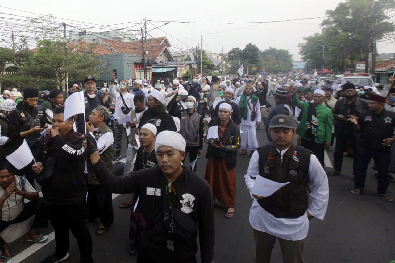 Massa Simpatisan Habib...