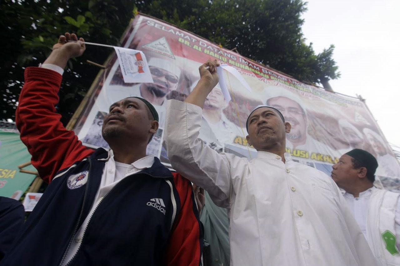 Massa Simpatisan Habib...