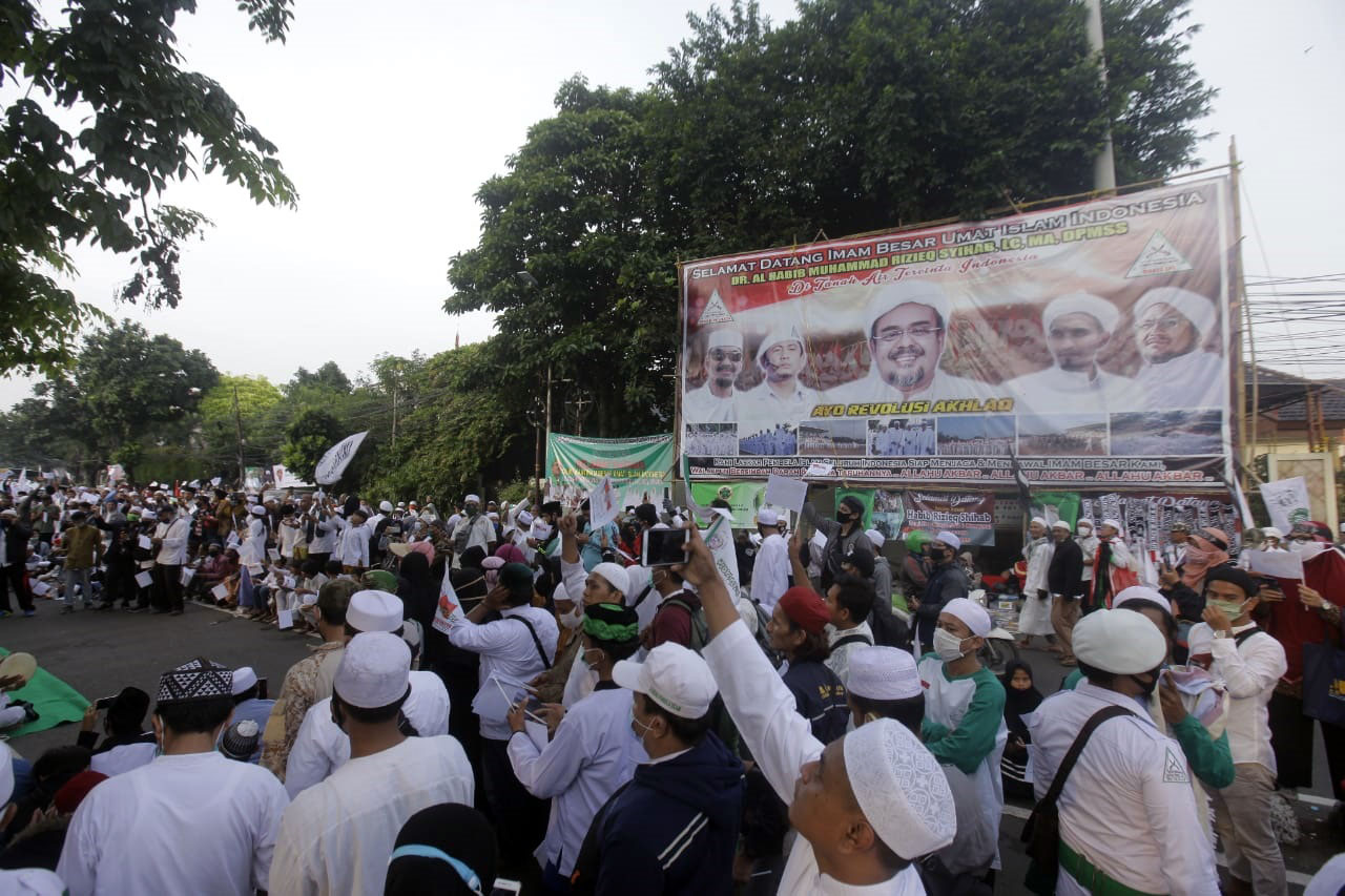 Massa Simpatisan Habib...