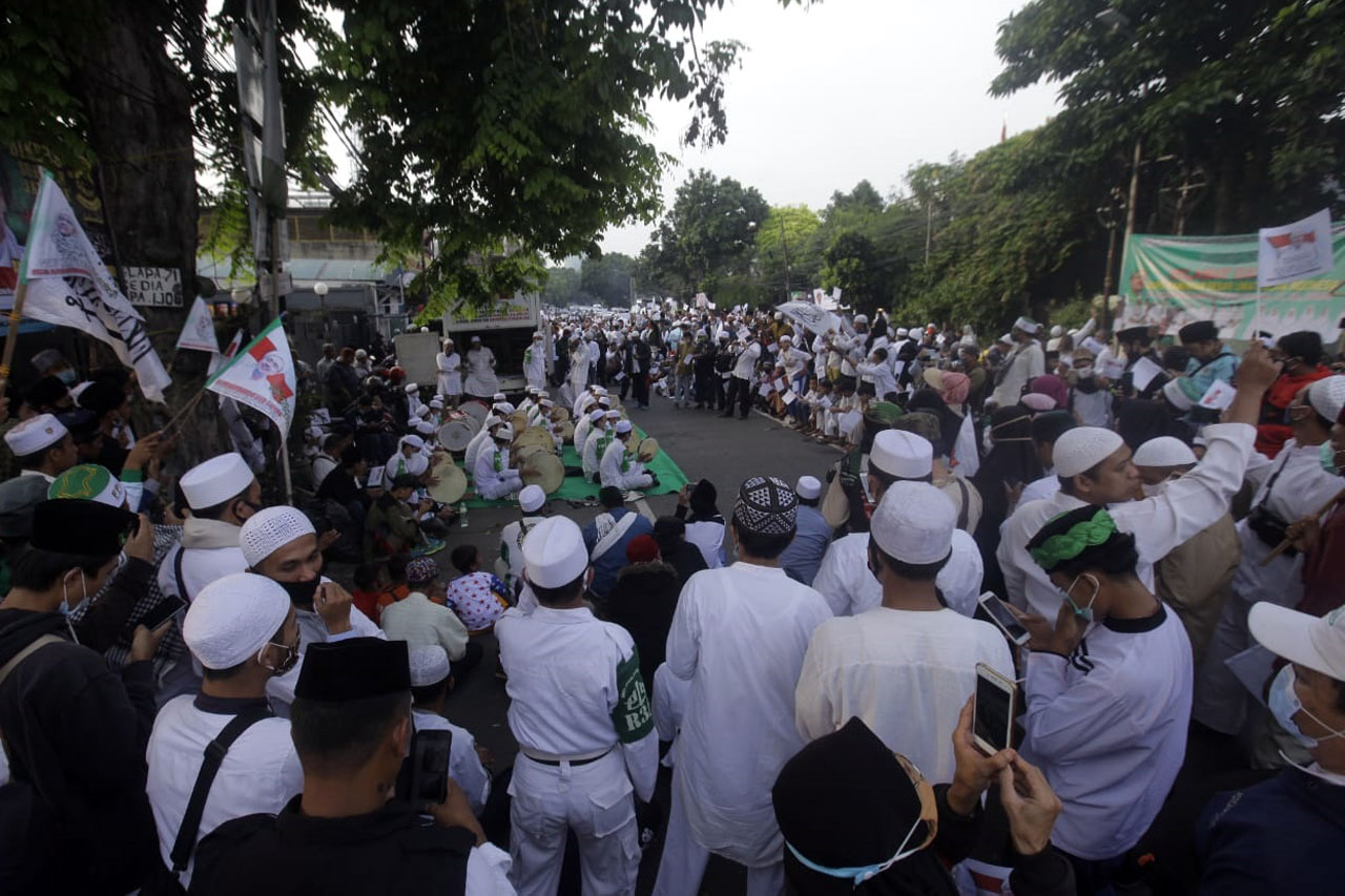 Massa Simpatisan Habib...