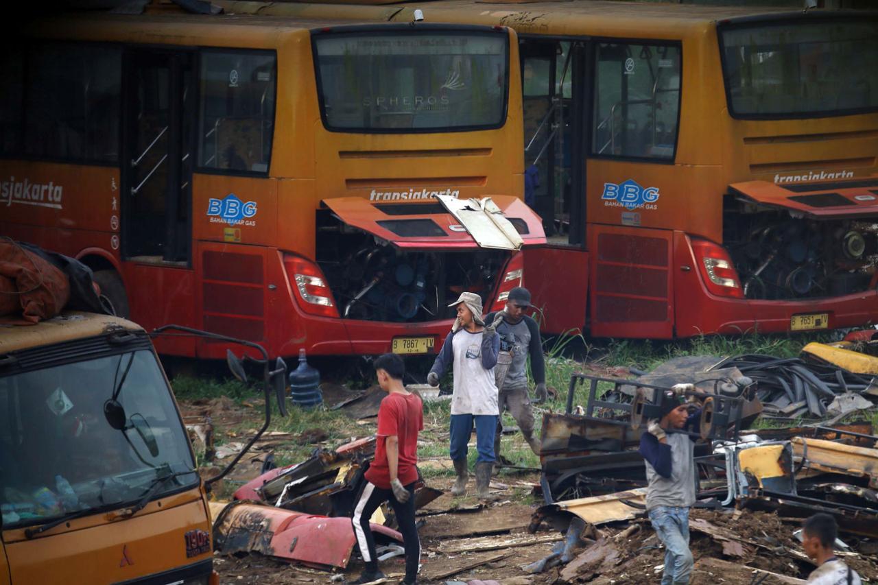 Bangkai Bus Transjakarta...