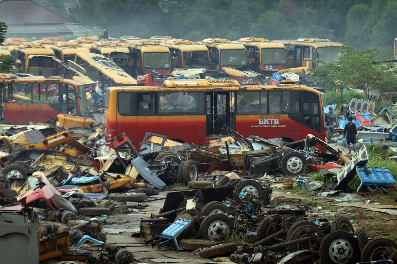 Bangkai Bus Transjakarta...