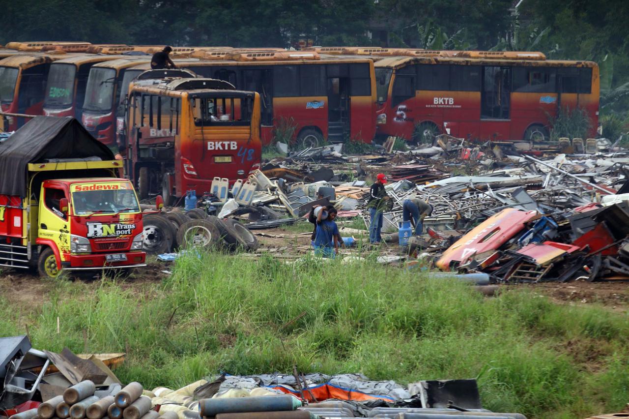 Bangkai Bus Transjakarta...