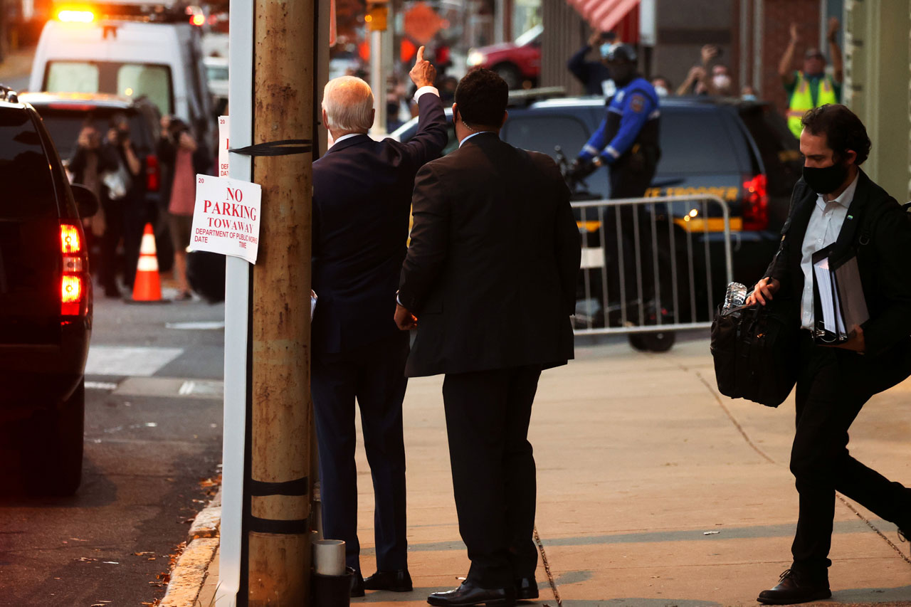 Joe Biden Habiskan Waktu...