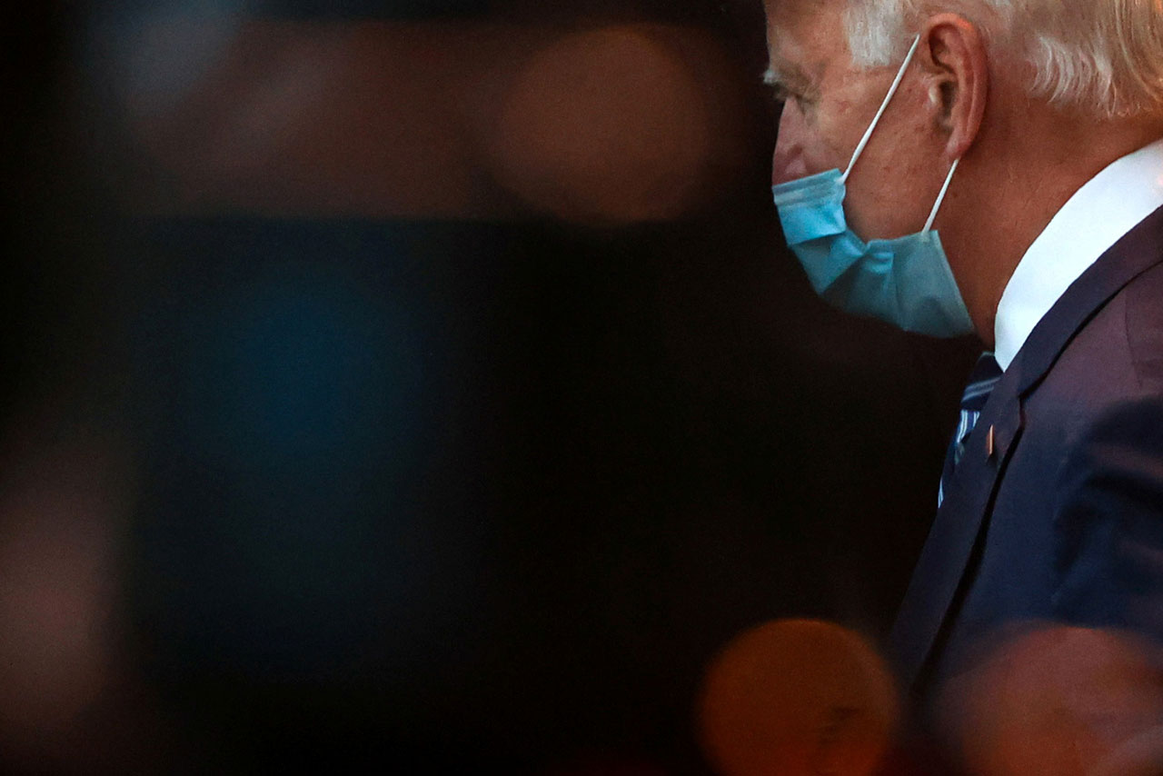 Joe Biden Habiskan Waktu...