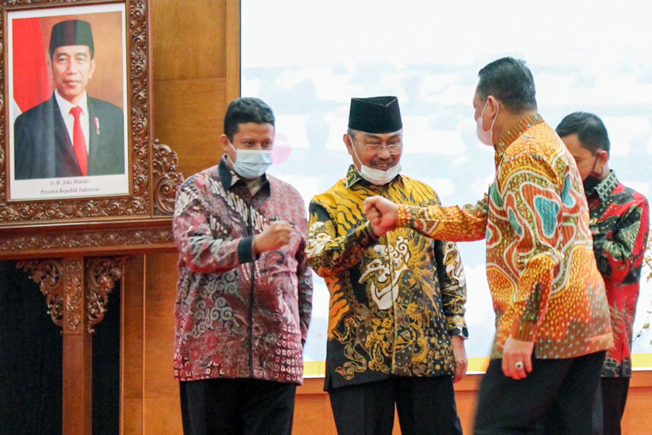 Ketua MPR Buka Konferensi...