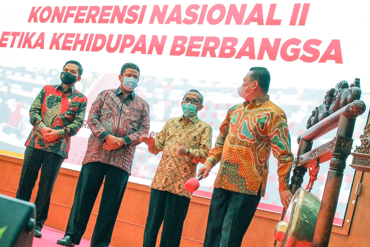 Ketua MPR Buka Konferensi...