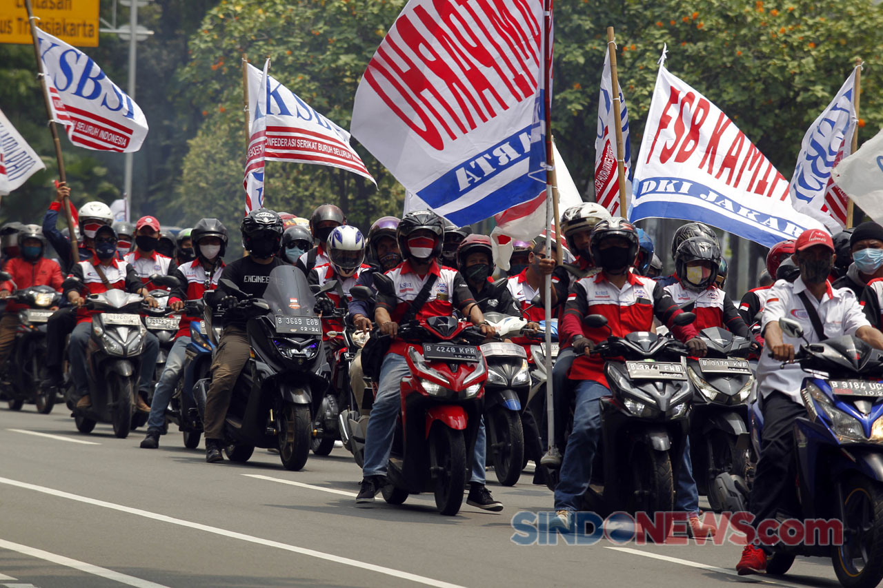 Pakai Tandu, KSBSI Serahkan...