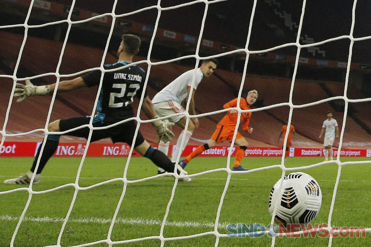 Belanda Tahan Imbang...