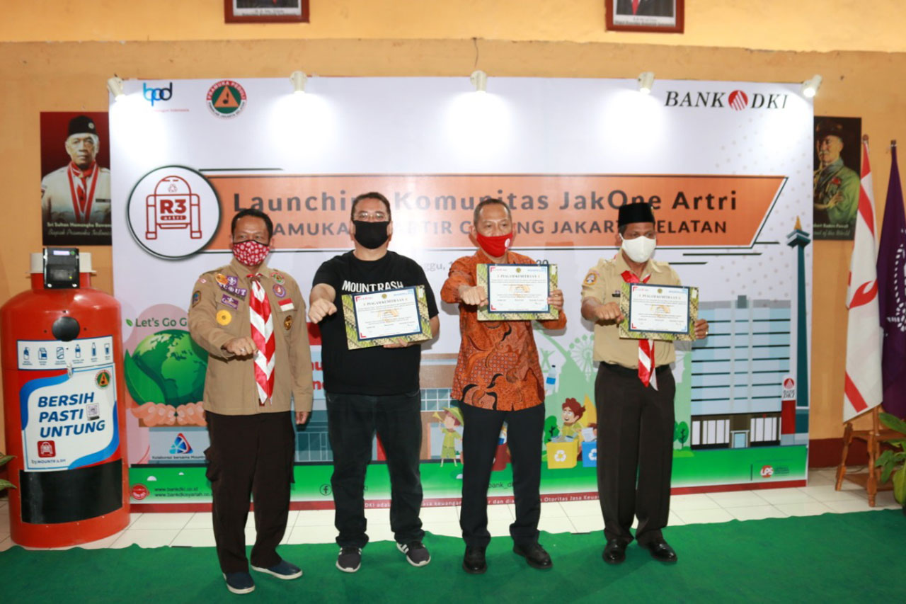 Bank DKI dan Pramuka...