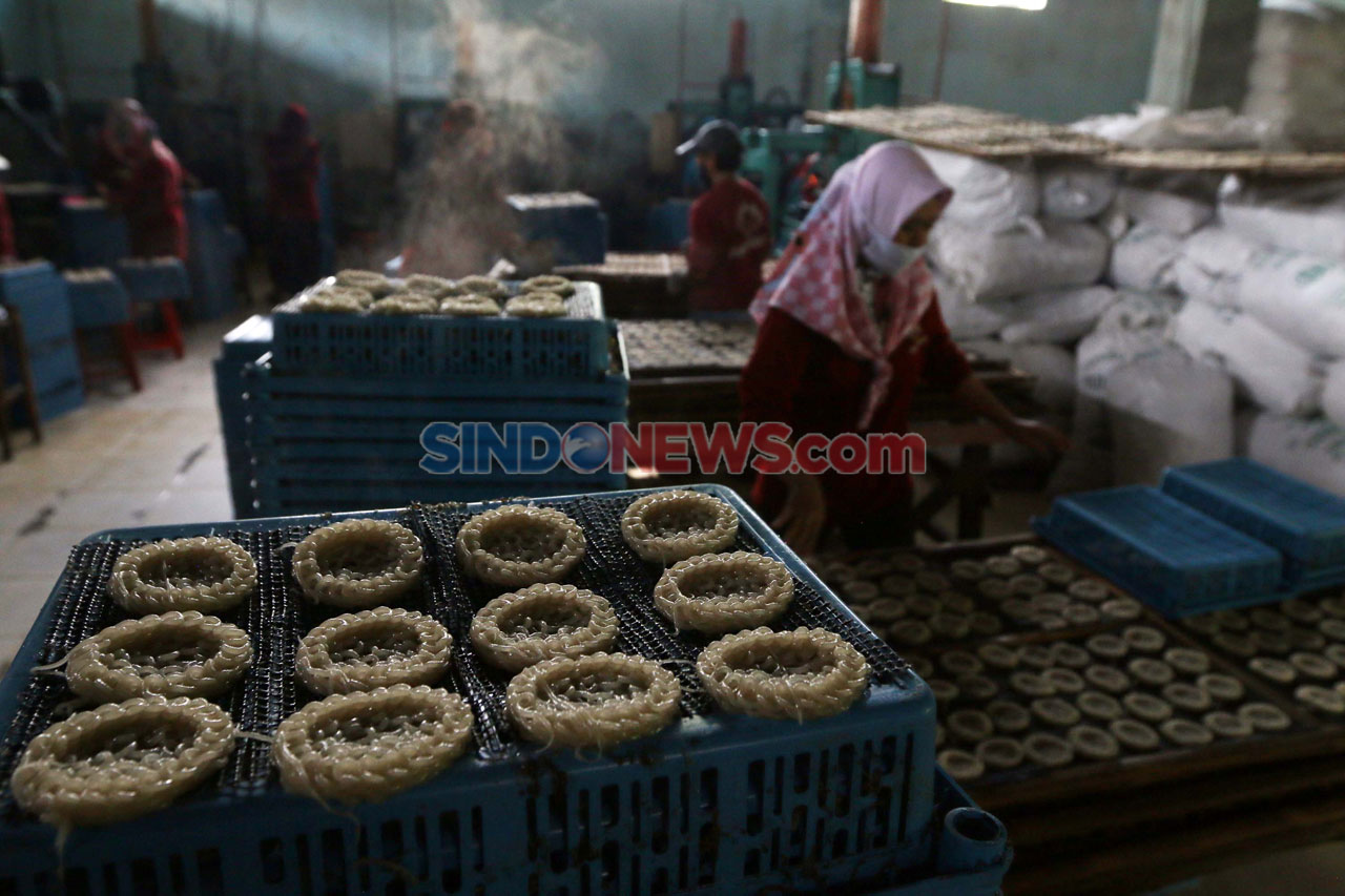 Produksi Kerupuk Bertahan...