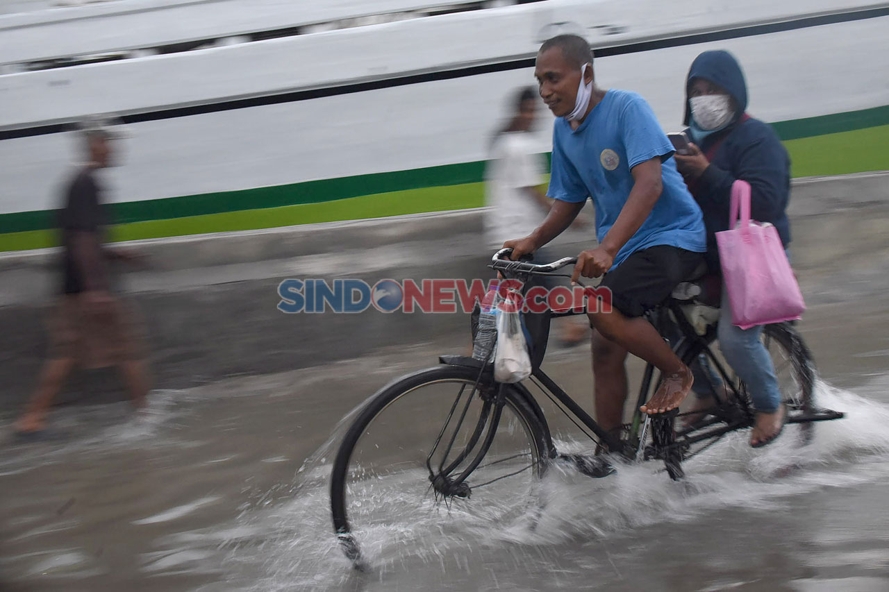 Banjir Rob Genangi Kawasan...