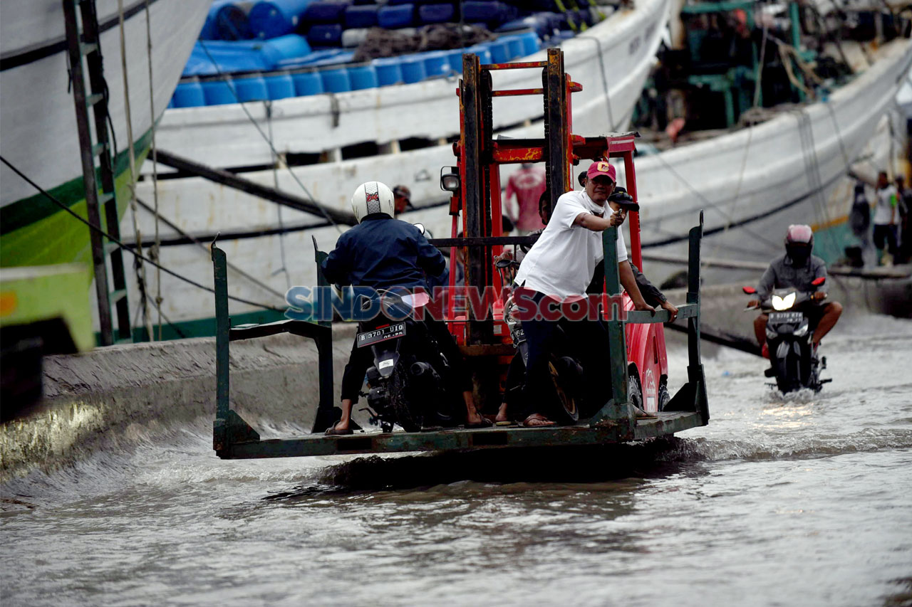 Banjir Rob Genangi Kawasan...