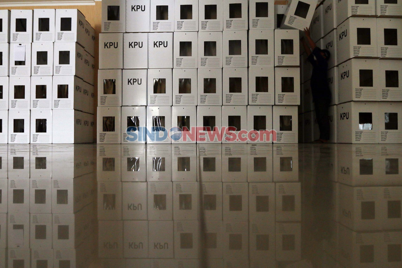 Melihat Persiapan Logistik...