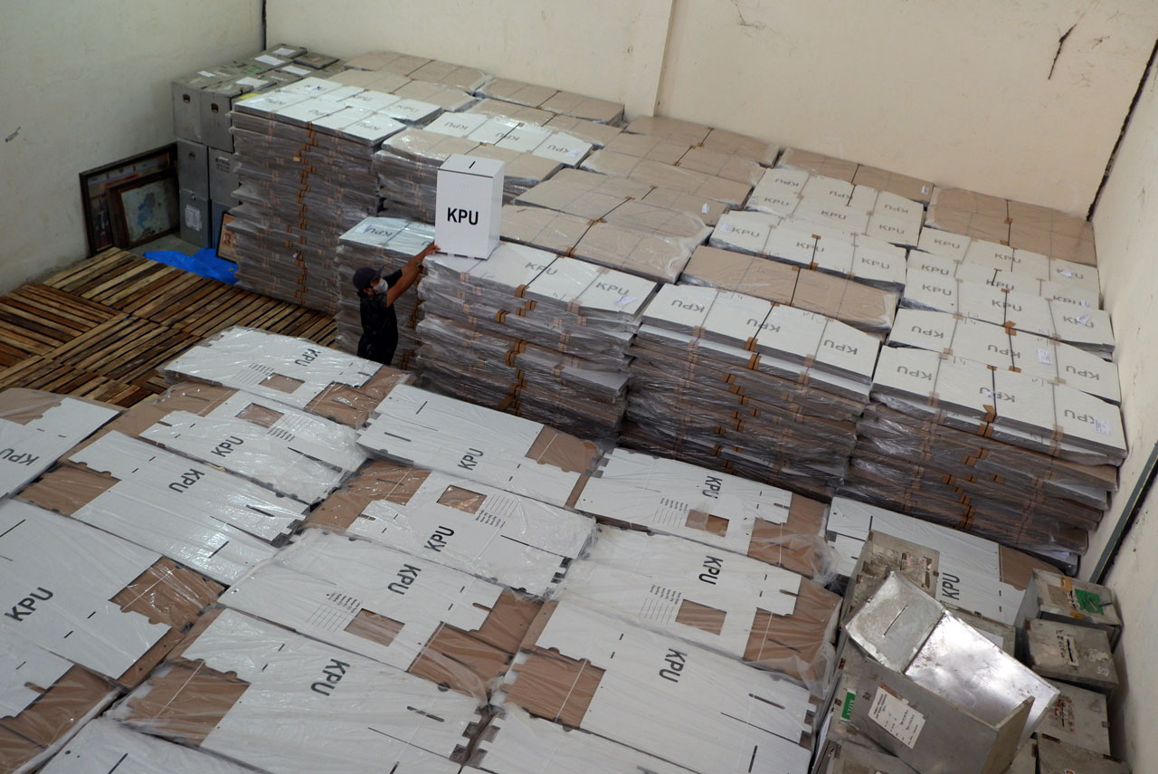 KPU Makassar Siap Distribusikan...