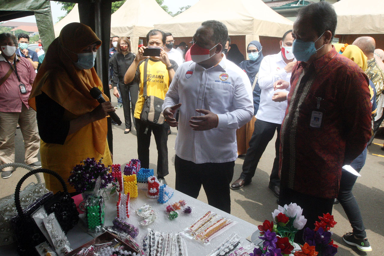 BP2MI Gelar Sosialisasi...
