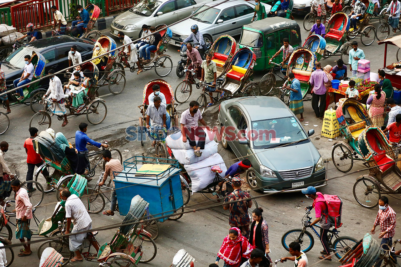 Kerumunan Warga di Bangladesh...