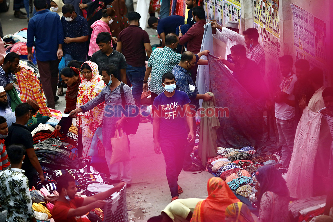 Kerumunan Warga di Bangladesh...