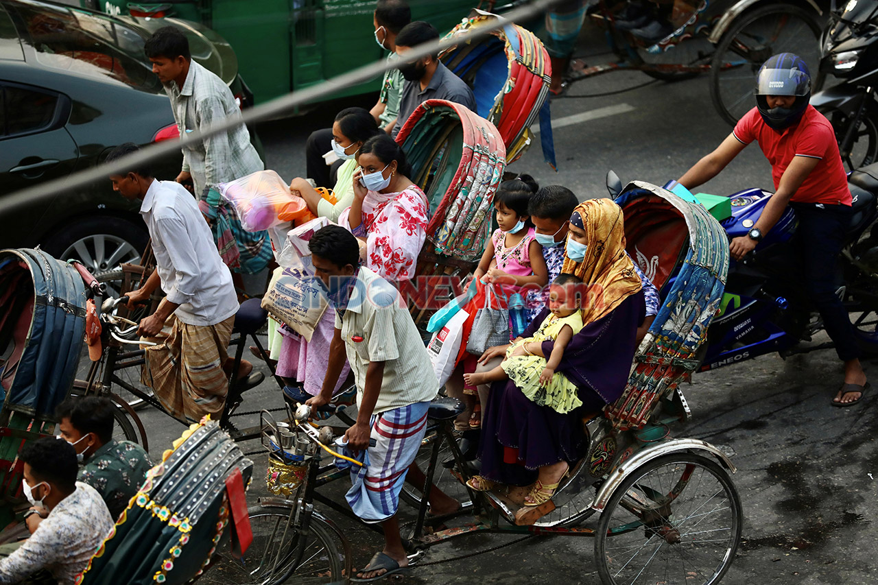 Kerumunan Warga di Bangladesh...