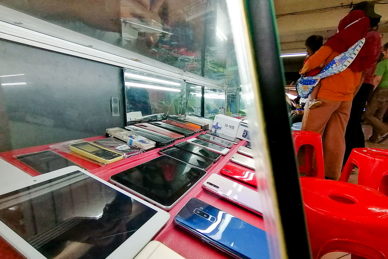 Pedagang Smartphone...