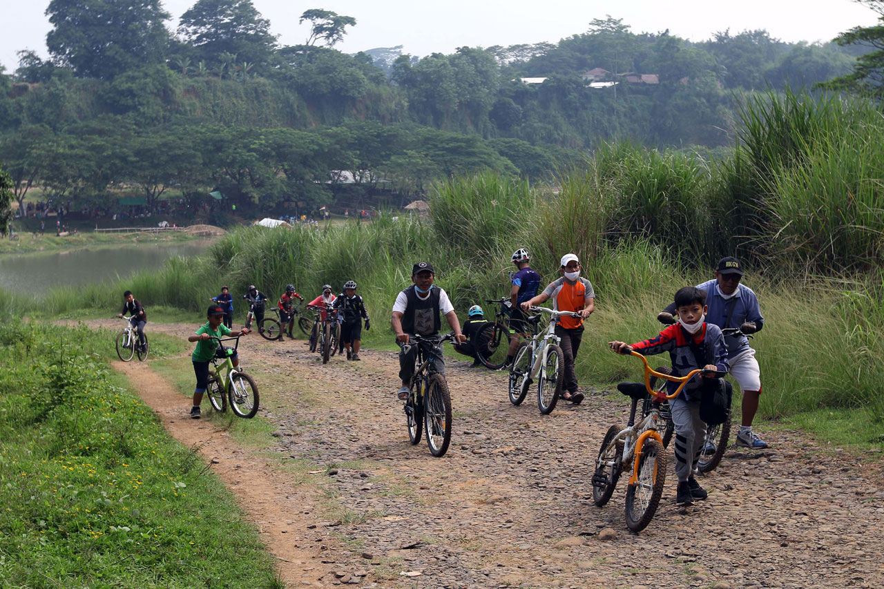 Berwisata Sepeda ke...