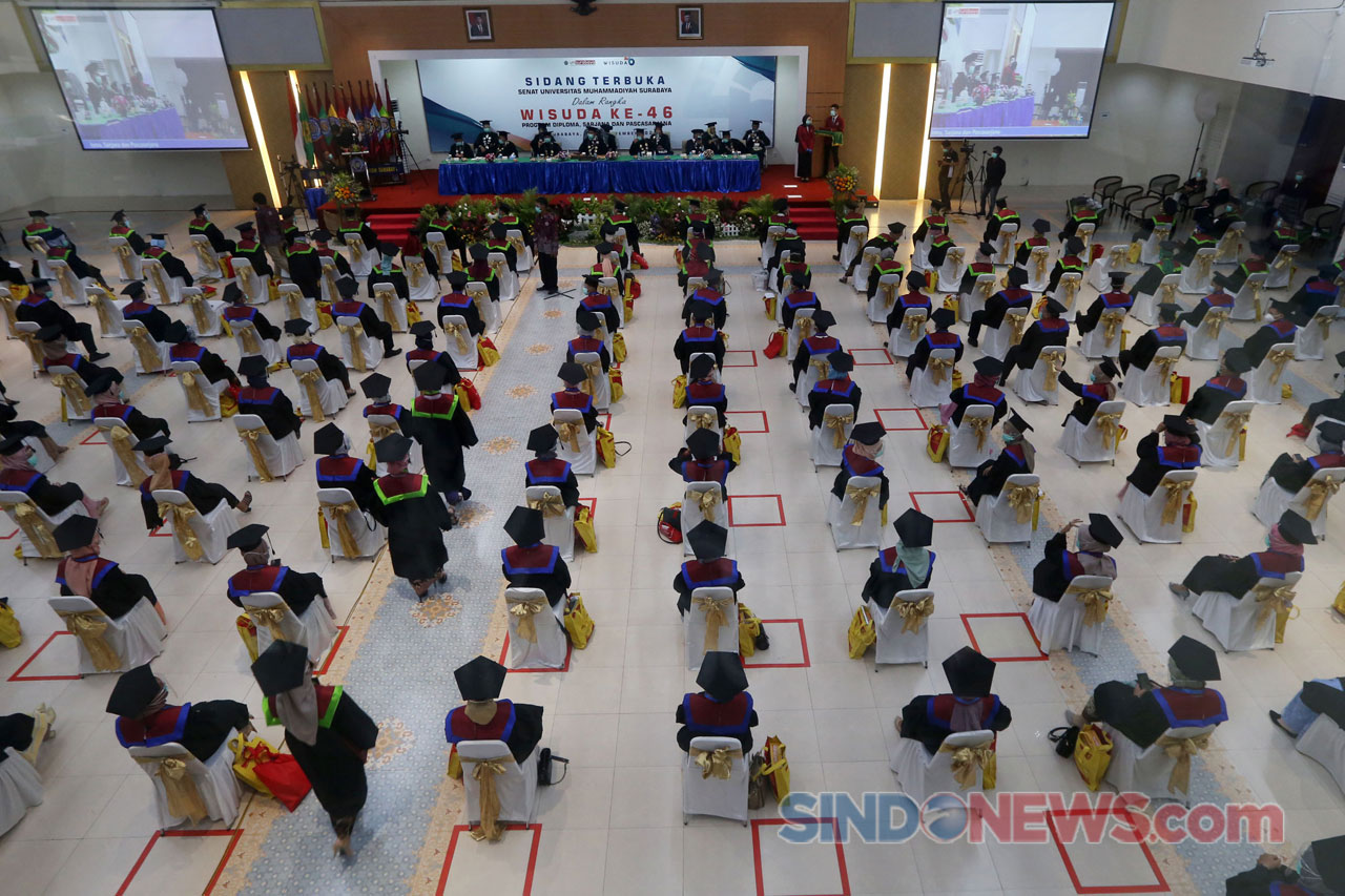 UM Surabaya Gelar Wisuda...