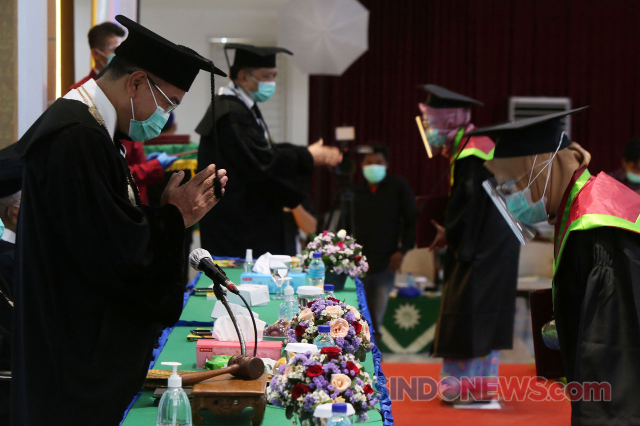 UM Surabaya Gelar Wisuda...