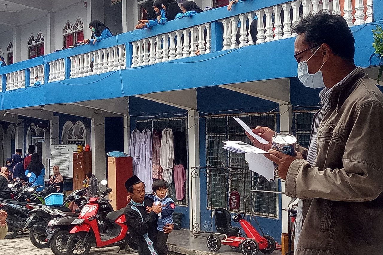 Santri Ponpes Darul...