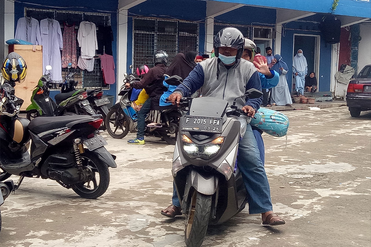 Santri Ponpes Darul...