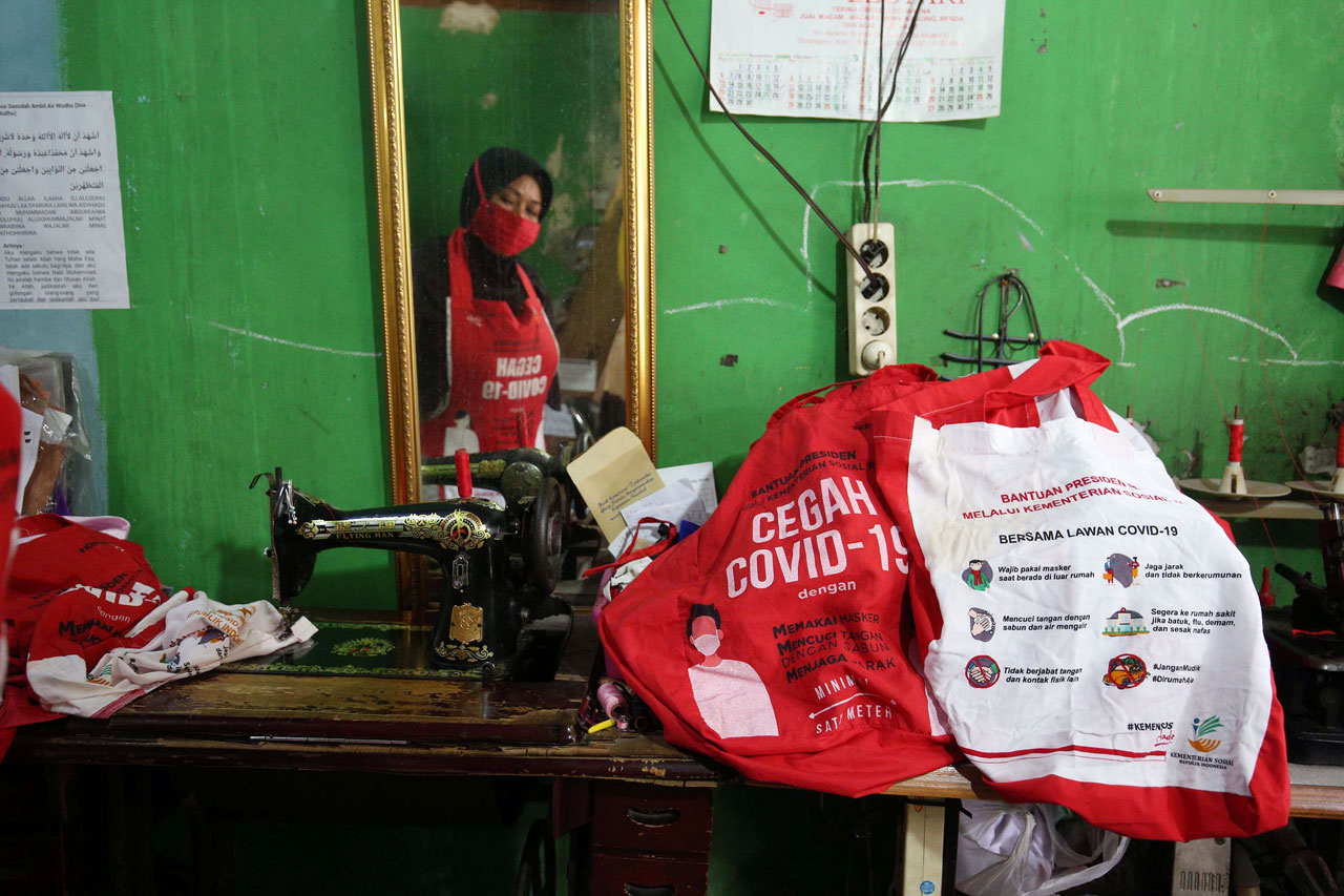 Kreatif, Siti Zahro...