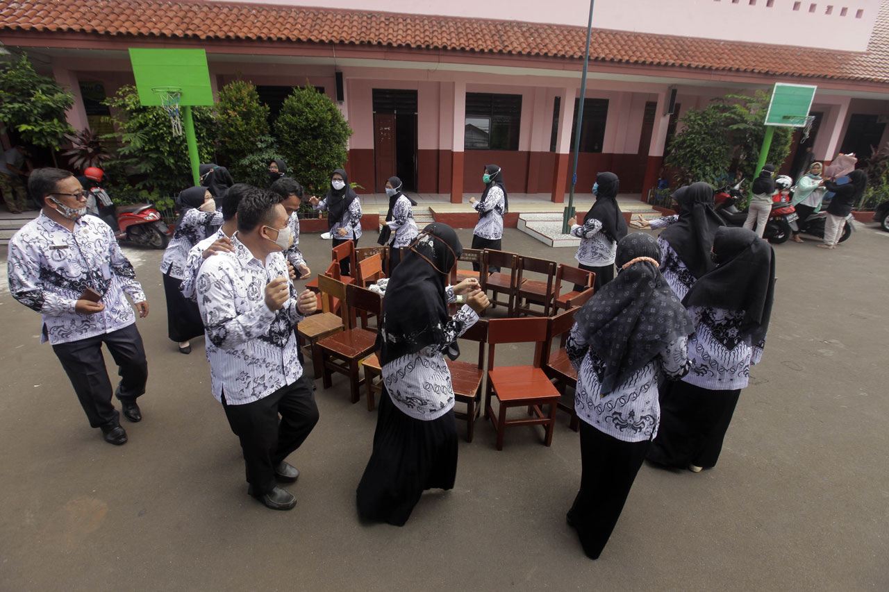 Peringati Hari Guru...