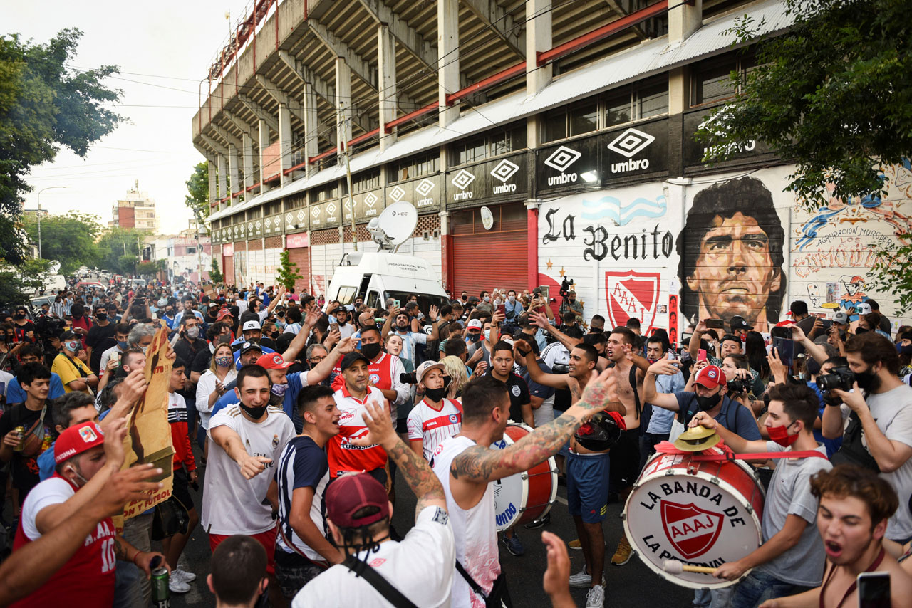 Diego Maradona Meninggal,...
