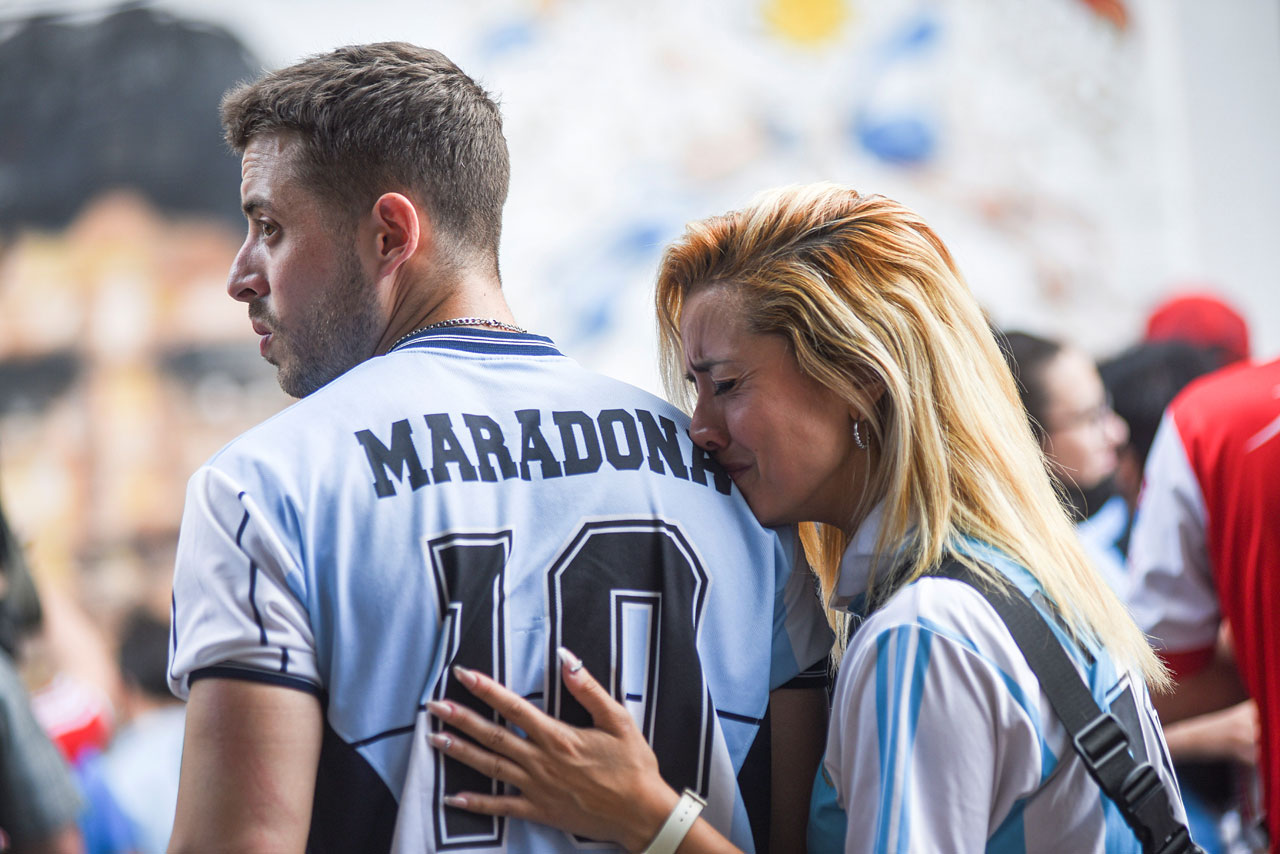 Diego Maradona Meninggal,...
