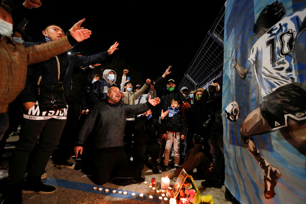 Diego Maradona Meninggal,...