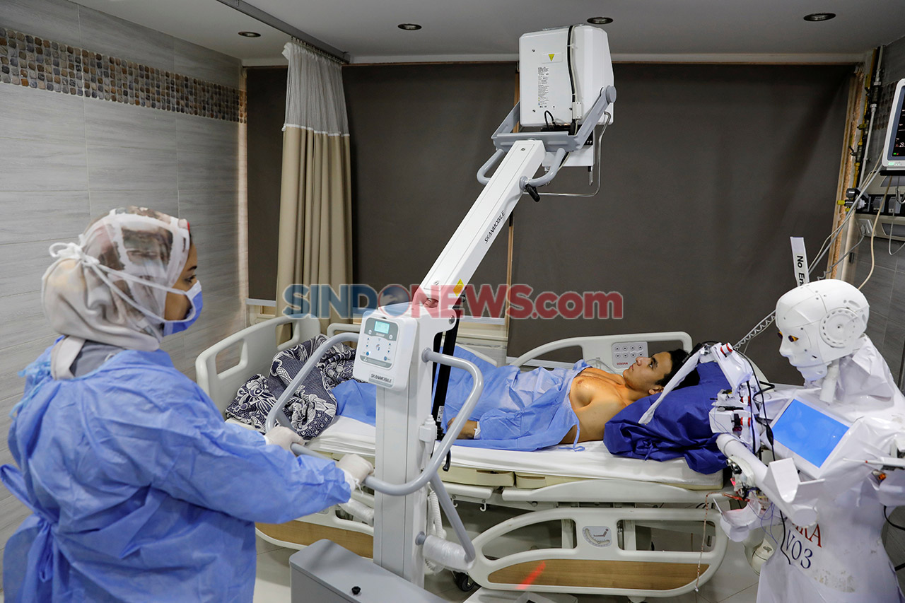 Robot Cira-03 Bantu...