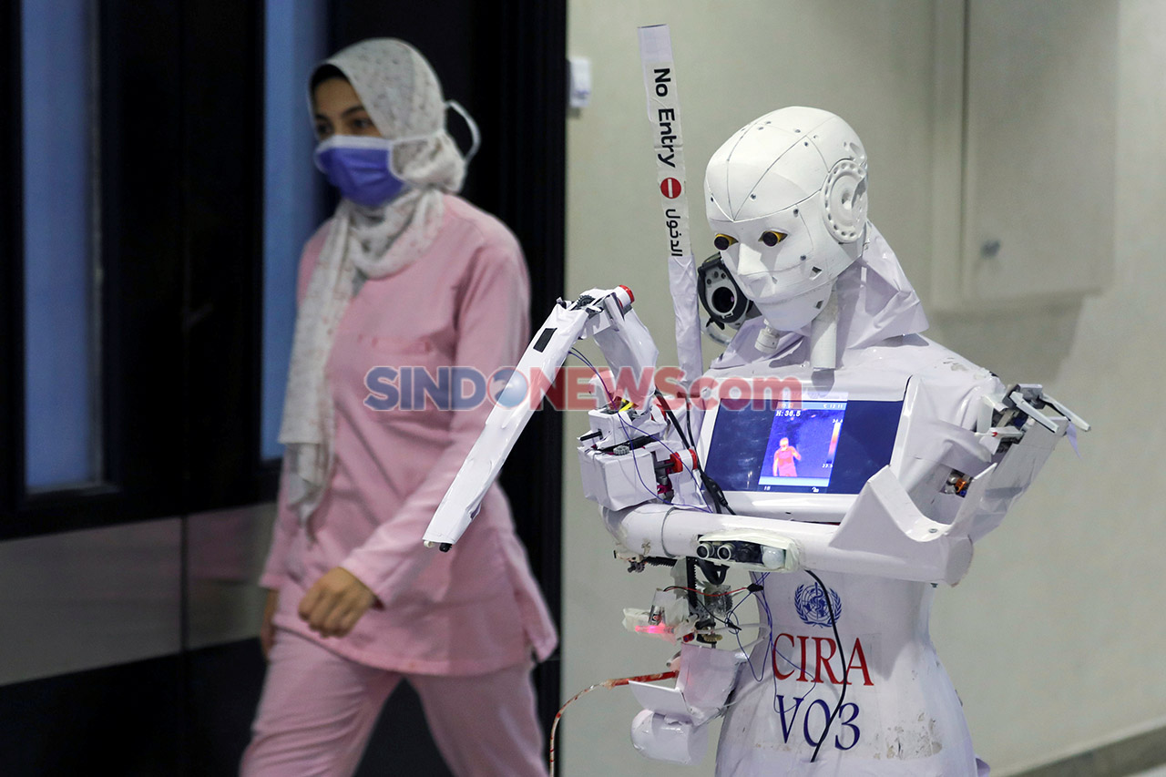 Robot Cira-03 Bantu...