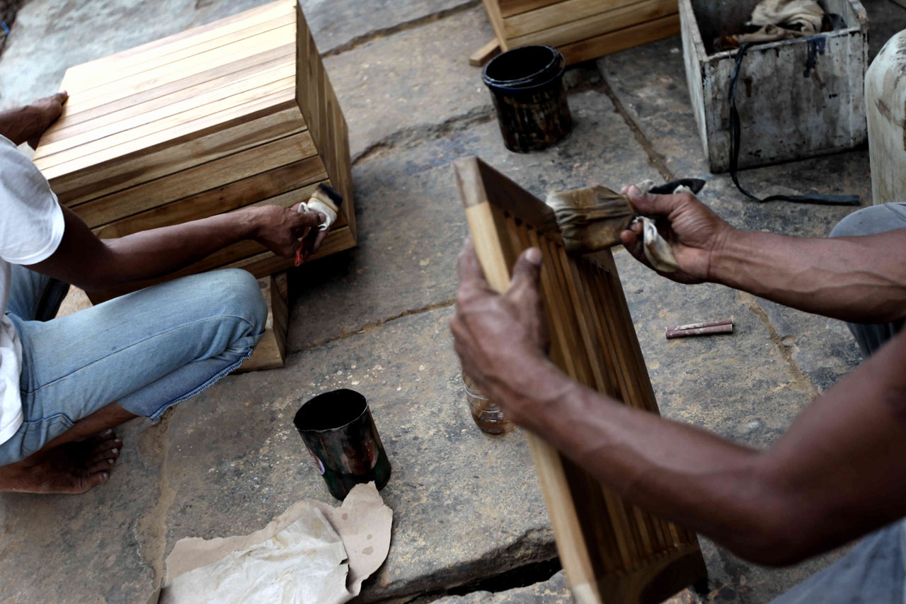 Industri Furniture Terpuruk...