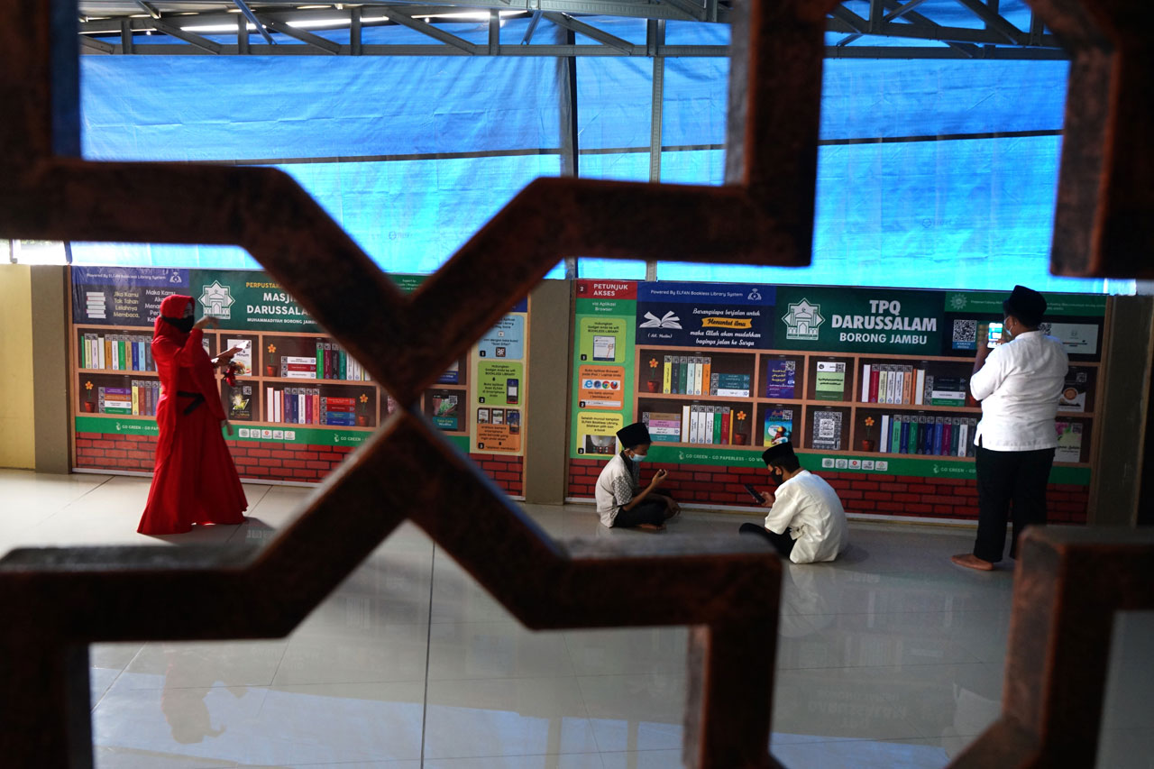 Menyambangi Perpustakaan...