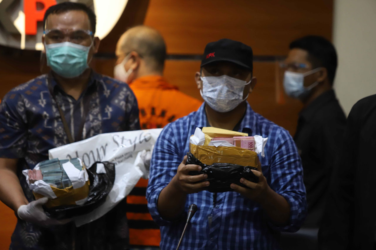 KPK Tahan Wali Kota...