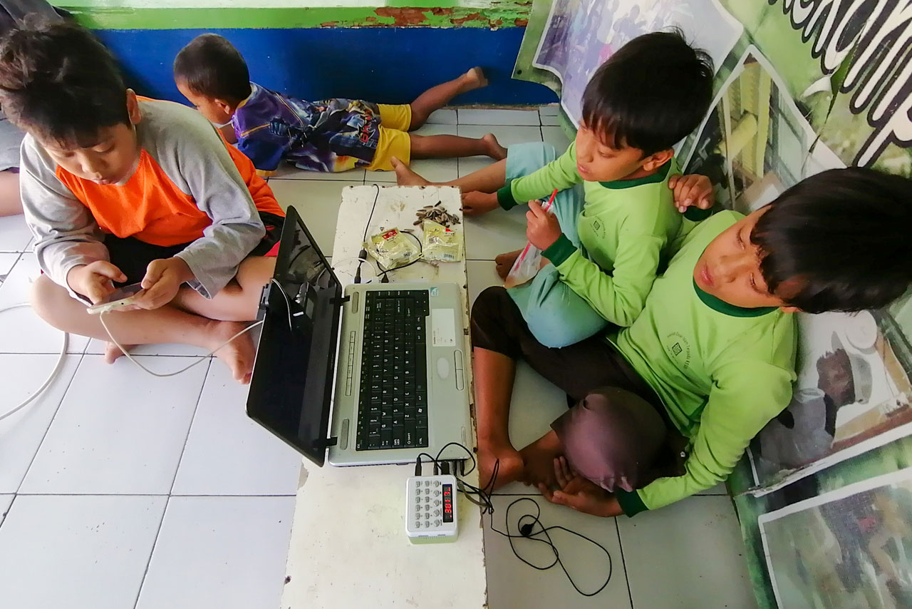 Pemkot Tangerang Berikan...
