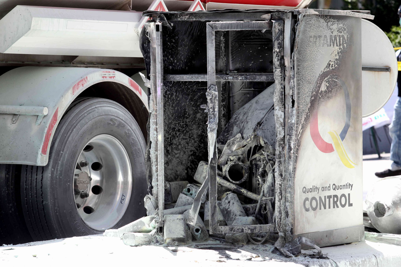 Truk Tangki BBM Terbakar...