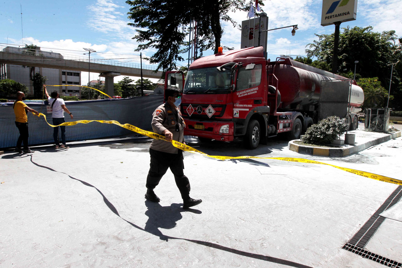 Truk Tangki BBM Terbakar...