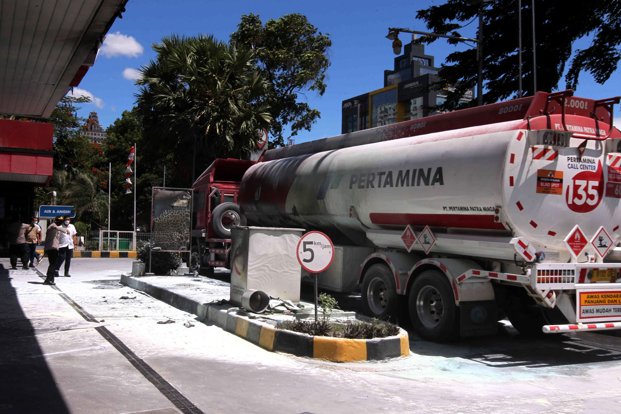 Truk Tangki BBM Terbakar...