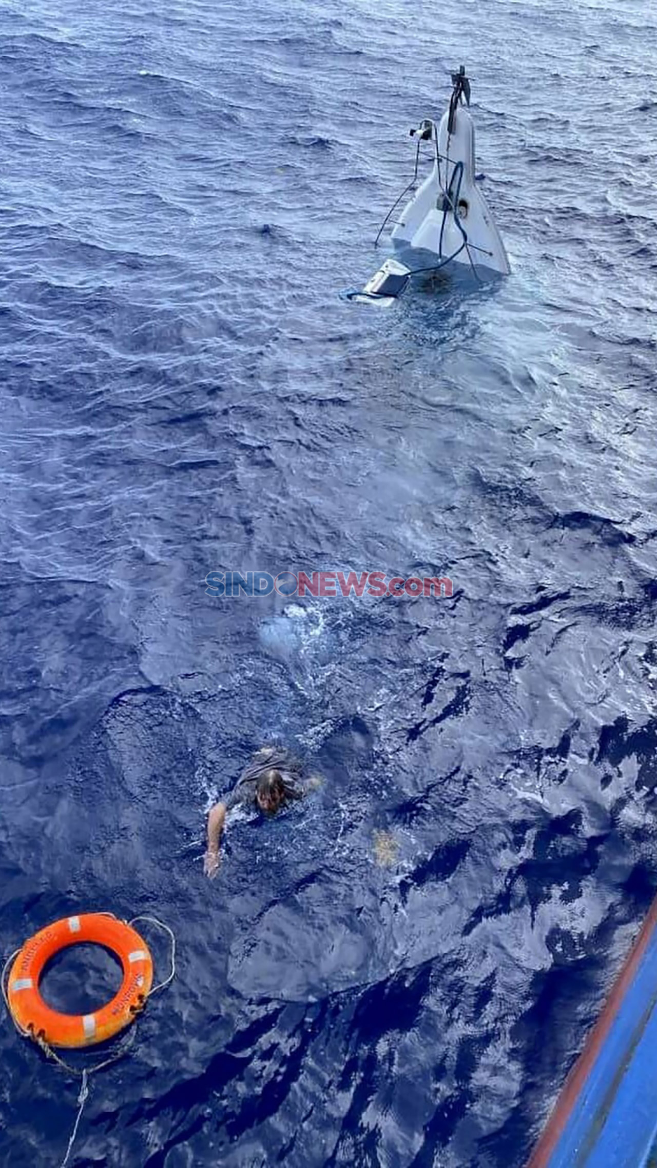 Kapal Tenggelam, Stuart...