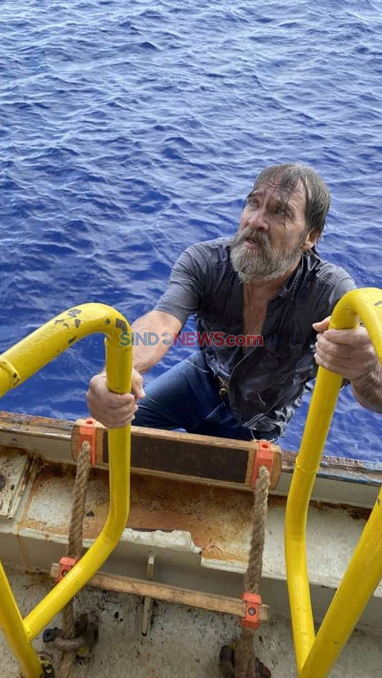 Kapal Tenggelam, Stuart...