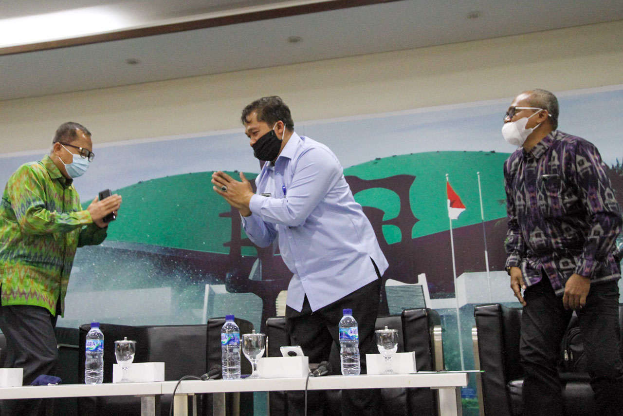 Diskusi Forum Legislasi:...