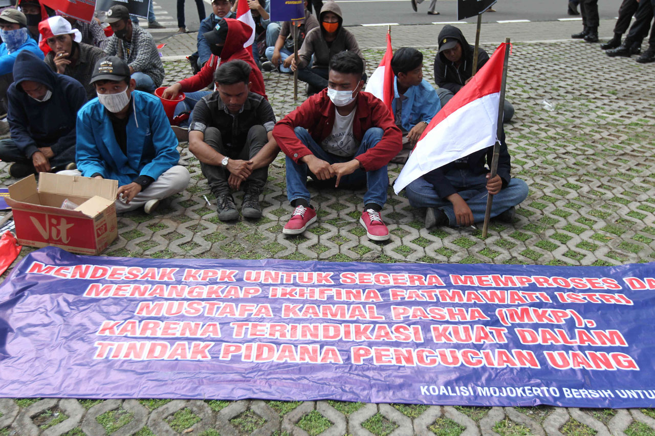 KMBUI Desak KPK Tangkap...