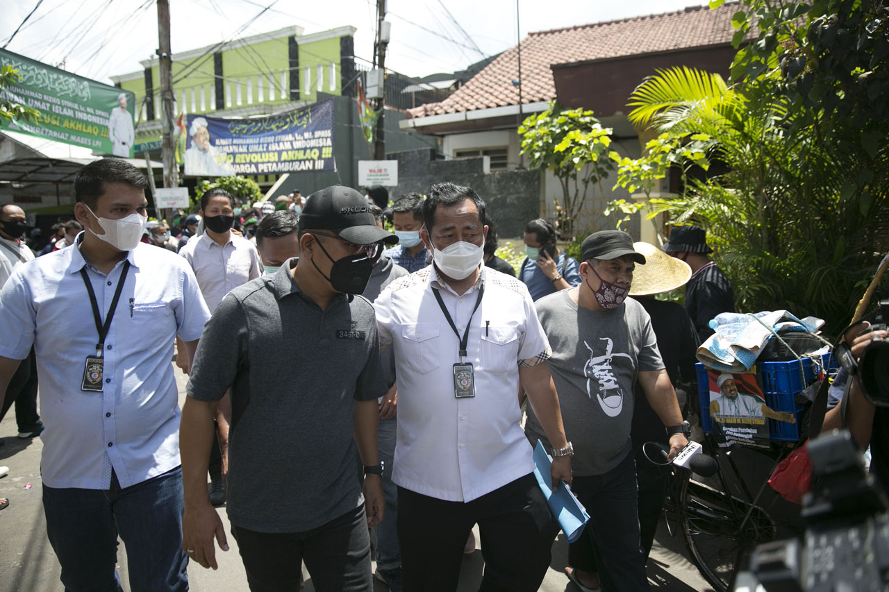 Datangi Rumah Petamburan,...