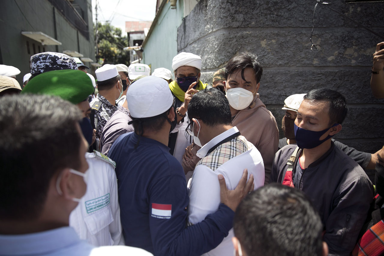 Datangi Rumah Petamburan,...