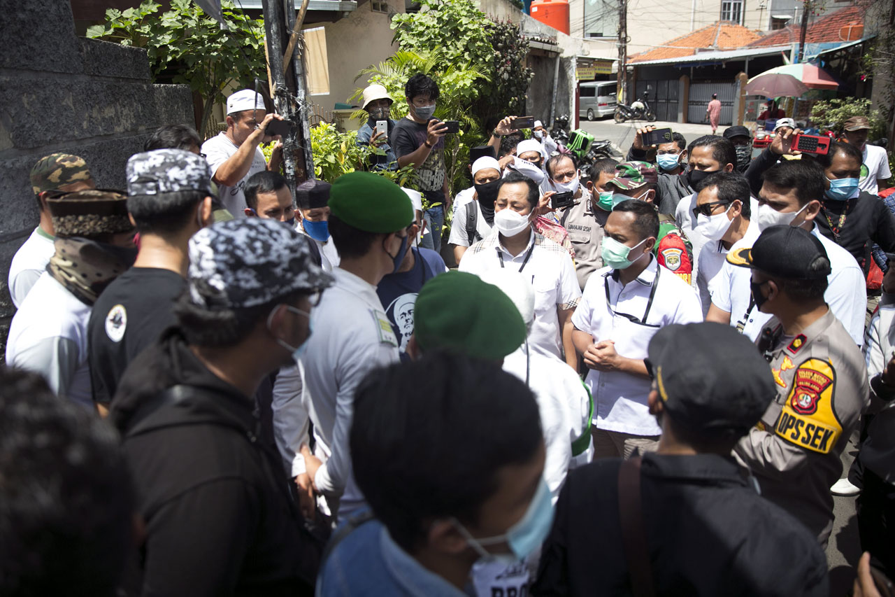 Datangi Rumah Petamburan,...